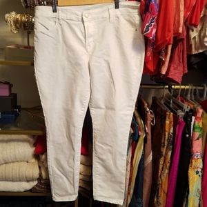 🛍👠 Old Navy Super Skinny White Jeans